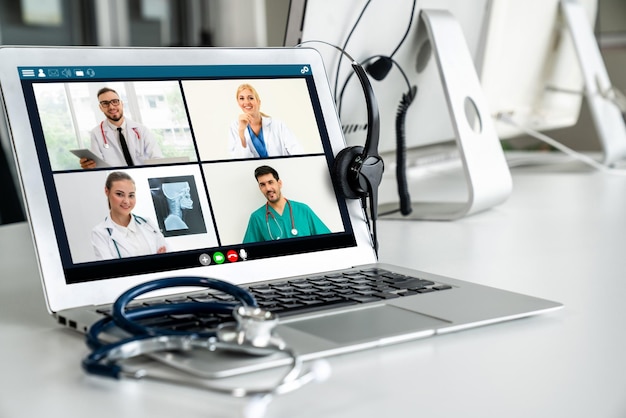 Telemedicine-service online videogesprek voor arts om actief met de patiënt te chatten