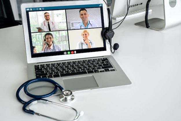 Telemedicine-service online videogesprek voor arts om actief met de patiënt te chatten