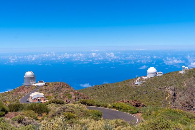 Telescopen vanaf de top van Roque de los Muchachos op de top van de Caldera de Taburiente