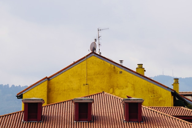 Televisie-antenne op het dak