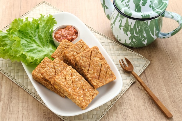 Tempeh, Tempe Goreng of Fried tempeh is traditioneel Indonesische gerechten, gemaakt van gefermenteerd sojabonenzaad