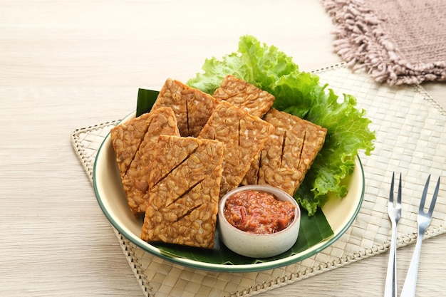 Tempeh, Tempe Goreng of Fried tempeh is traditioneel Indonesische gerechten, gemaakt van gefermenteerd sojabonenzaad