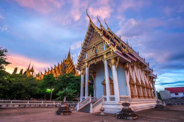 Tempel is een boeddhistische tempel Het is een belangrijke toeristische attractie in Phitsanulok, Thailand.