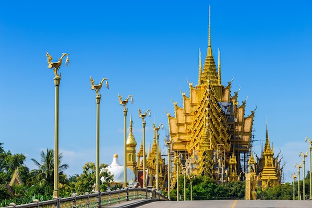 Tempel is een boeddhistische tempel Het is een belangrijke toeristische attractie in Phitsanulok, Thailand.