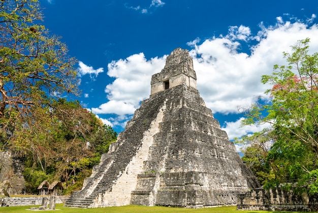 Tempel van de Grote Jaguar in Tikal. UNESCO-werelderfgoed in Guatemala