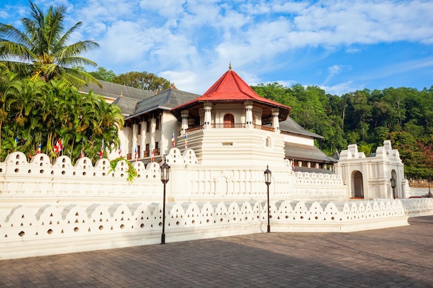 Tempel van de Heilige Tandrelikwie of Sri Dalada Maligawa in Kandy, Sri Lanka. Sacred Tooth Relic Temple is een boeddhistische tempel in het koninklijke paleiscomplex van het koninkrijk Kandy.