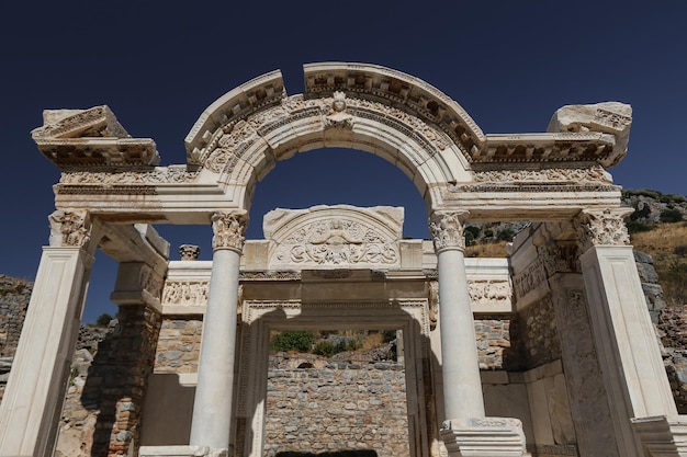 Tempel van Hadrianus in de oude stad Efeze, Izmir, Turkije
