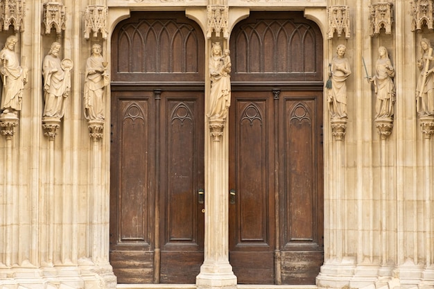 Temple architecture of Vienna in Austria Images of saints on the walls of the temple