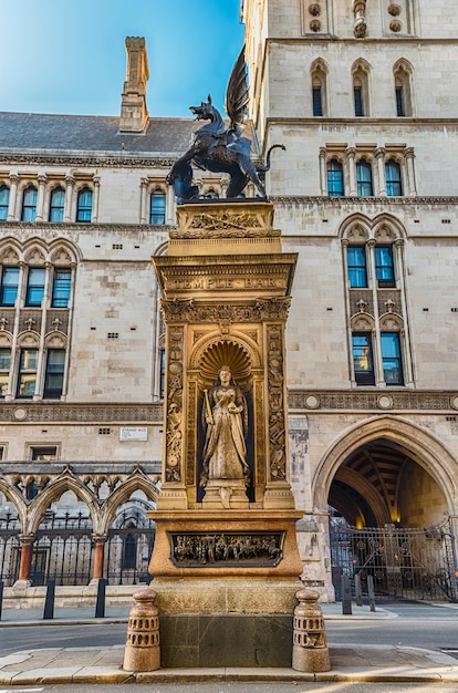 Temple Bar Memorial op de Strand Londen Engeland Uk