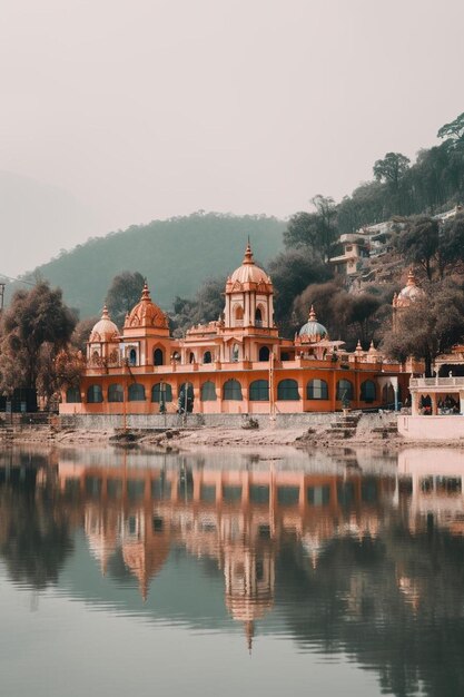 Photo a temple by the lake