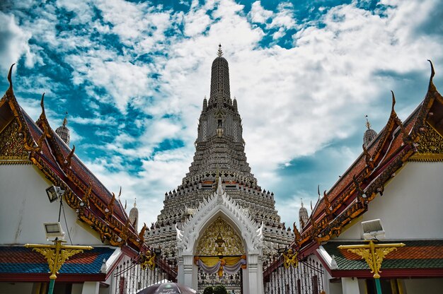 Temple of dawn wat arun is a buddhist temple and derives its name from the hindu god aruna