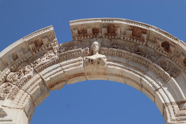 Foto tempio di adriano nelle antiche rovine città di efeso turchia