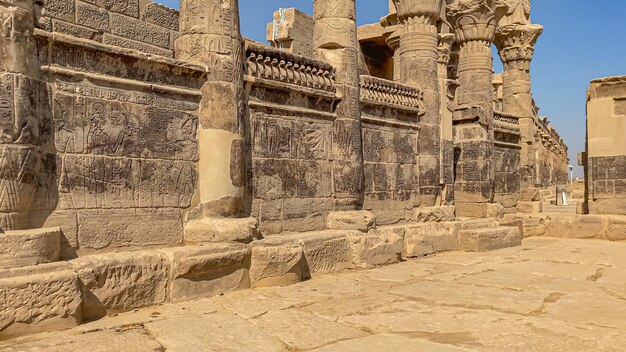 Foto tempio di iside all'isola di philae ad aswan egitto