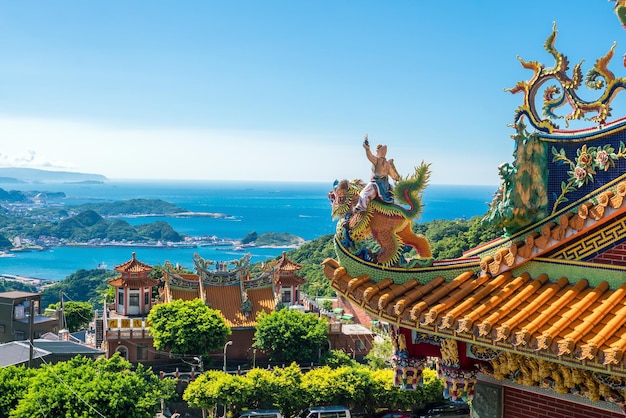 Foto tempio sulla vecchia strada di jiufen a taipei