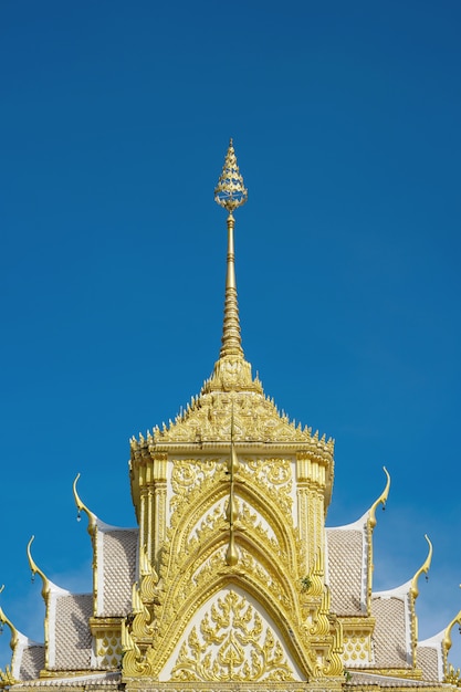 Крыша храма, буддийская святыня в Чантабури