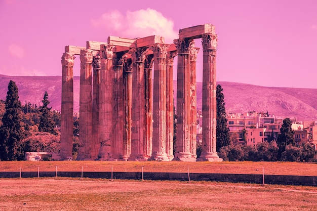 Tempio di zeus la sera al tramonto, atene