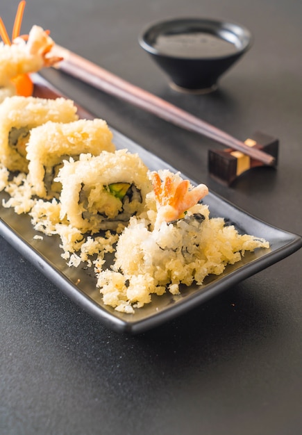 tempura garnalen sushi rollen