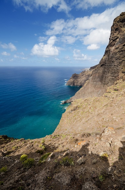 Paesaggio di tenerife scogliere di teno nell'isola del nord di tenerife, isole canarie, spagna.