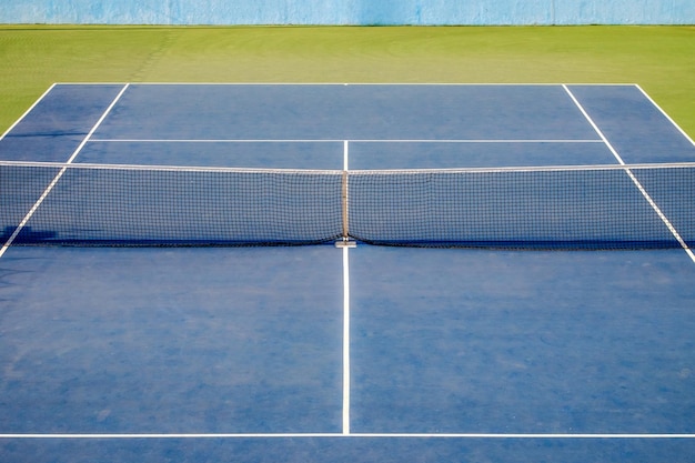 Tennisbaan met kunstgras Blauwe en groene kleuren