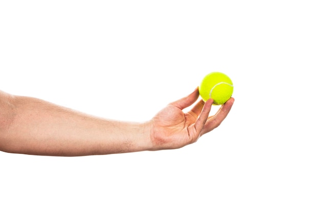 Tennisbal in mannenhand geïsoleerd op een witte achtergrond