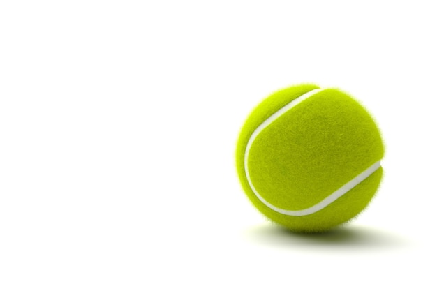 Tennisbal met exemplaarruimte op een witte achtergrond wordt geïsoleerd die