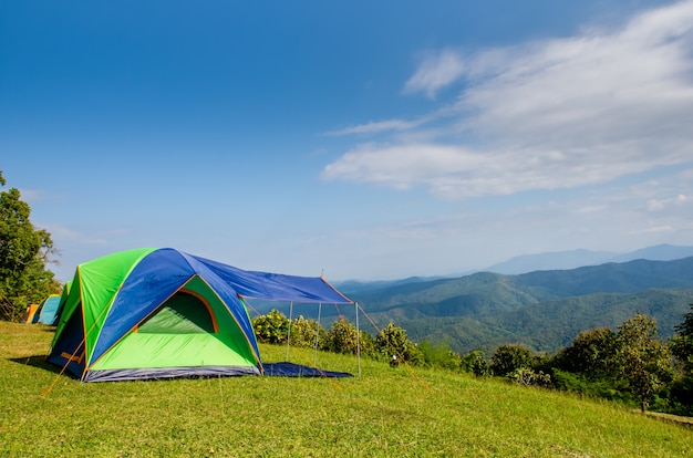 Foto tenda sulla montagna.