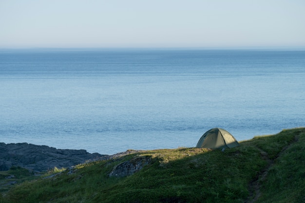 Foto tent op de bergrug boven ramberg