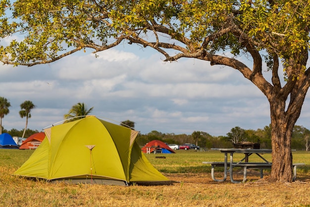 Tent op de camping