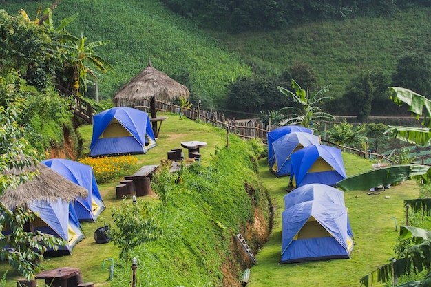 屋外での山のテント