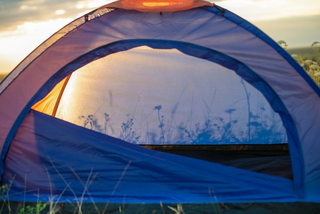 Foto tent tegen de lucht