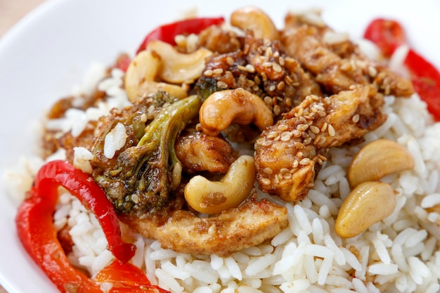 Teriyaki chicken with rice, bell pepper and sesame