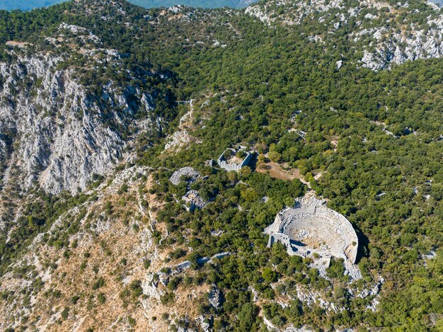 Photo termessos ancient city the amphitheatre termessos is one of antalya turkeys most outstanding archaeological sites