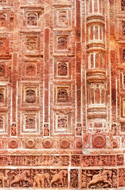 Terracotta-ontwerp in de muur van de populaire Kantajew-tempel uit de 18e eeuw in Bangladesh