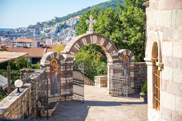 Foto territorio del monastero podmaine o podostrog budva montenegro