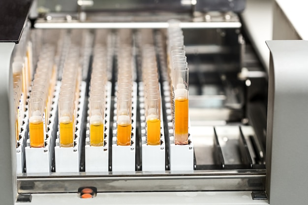 Photo testtubes with yellow liquid in the laboratory