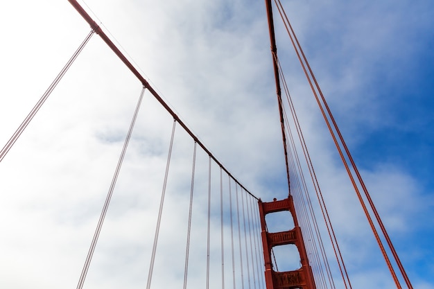 Tethers constructie op Golden Gate Bridge