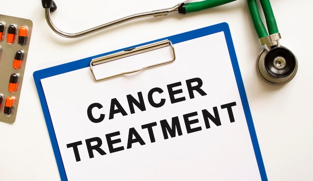 청진기 의료 개념 사진이 있는 폴더의 텍스트 암 치료