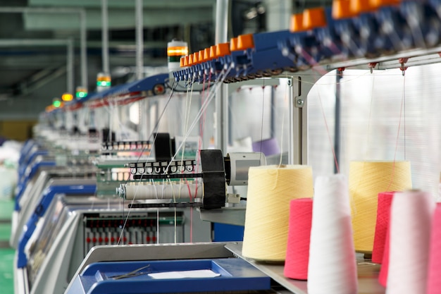 Industria tessile con macchine per maglieria