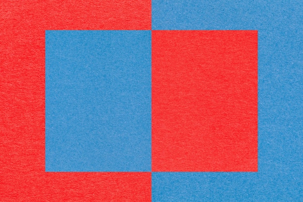 Texture di sfondo di carta blu e rossa con forma geometrica e motivo macro struttura di cartone artigianale denso primo piano sullo sfondo in feltro