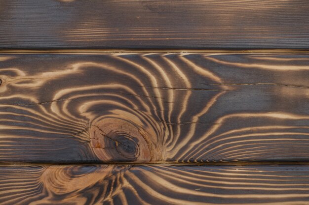 Foto texture di legno scuro marrone bruciato