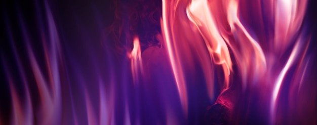 Текстура пламени на черном фоне Ультрафиолетовое свечение огня 3d иллюстрация