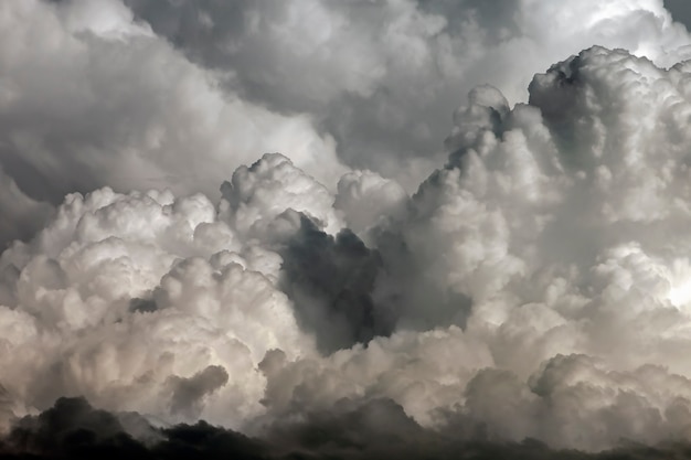 Photo texture of large thunderstorm cumulonimbus clouds in the sky