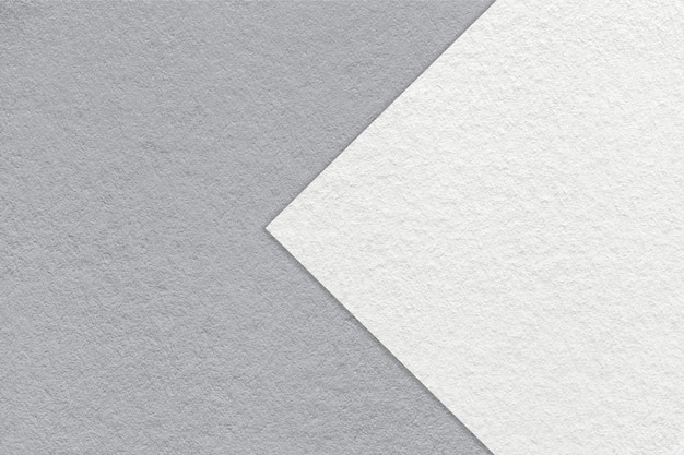 사진 회색 종이 배경 질감 흰색 화살표 매크로가 있는 두 가지 색상 공예 회색 판지의 구조