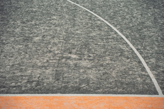 Photo texture of an outdoor sport court seen from above paddle tennis green cut with white lines