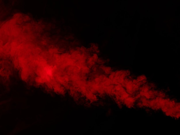 검은 배경에 붉은 연기의 질감. 확대