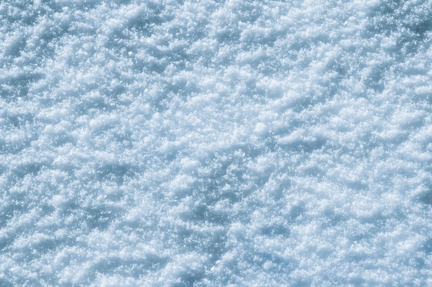 晴れた日の雪のテクスチャ 雪の結晶で覆われた雪