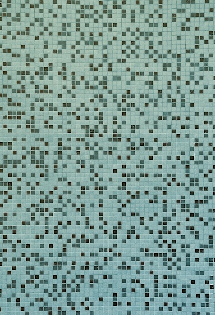 Foto la consistenza della parete decorata con un mosaico di varie piccole piastrelle quadrate modello astratto di