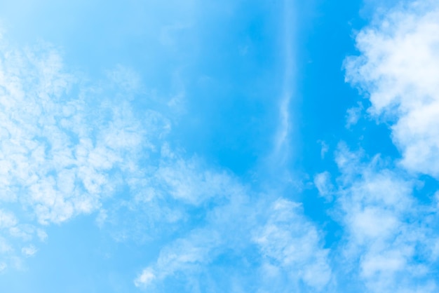 Foto texturen oppervlak patroon ontwerp levendige frisse heldere kleurrijke witte wolken op blauwe lucht prachtige natuur achtergrond