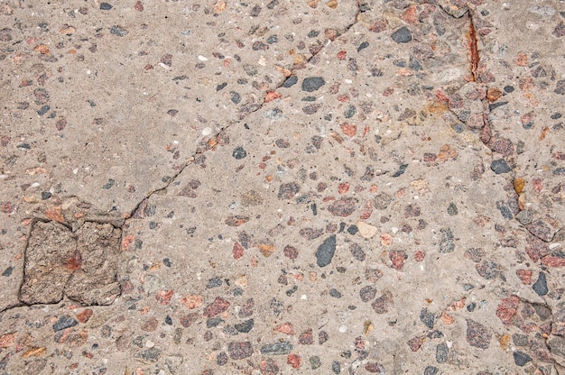Textuur en achtergrond van oud beton met scheuren en schade