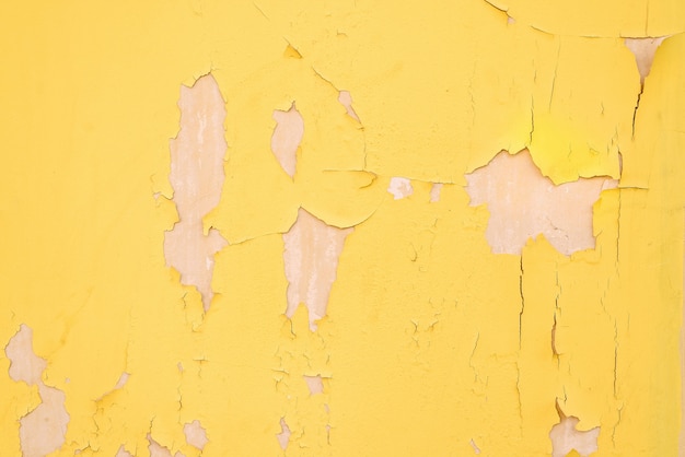 Textuur van gebarsten gele muur